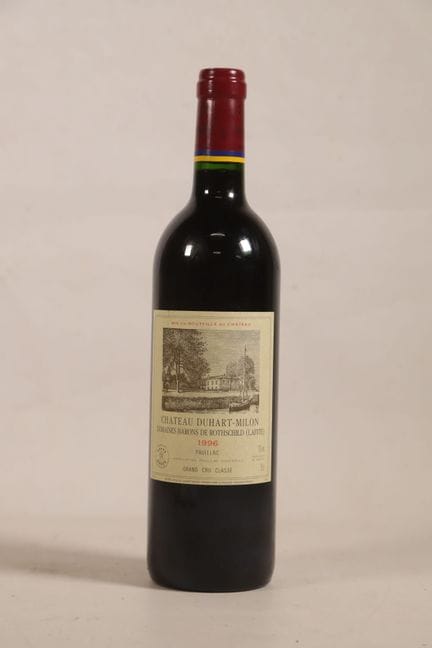 波尔多——1瓶，波亚克，杜哈-米隆酒庄，四级名庄，1996年份。酒标上有少量痕迹。