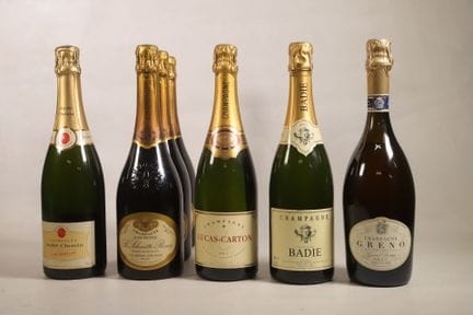 CHAMPÁN - Lote de 7 botellas compuesto por:
1 bote