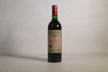 波尔多——1瓶，波美侯，柏图斯，1981年。瓶盖略有污渍，带有少量摩擦痕迹。酒标污渍较多，边缘略有破