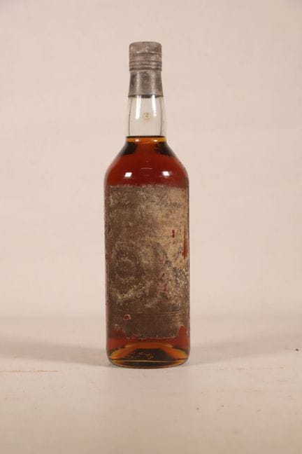 朗姆酒——1瓶，马提尼克岛特产陈年朗姆酒，特鲁瓦里维耶尔产，1964年。液面低于瓶盖3.6厘米。瓶盖