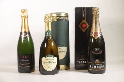 CHAMPÁN - Lote de 3 botellas compuesto por: 
1 bot