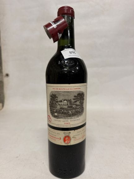 波尔多——1瓶，波亚克，拉菲罗斯柴尔德酒庄，一级庄，1945年份。1992年由酒庄酒窖主管重新封瓶。