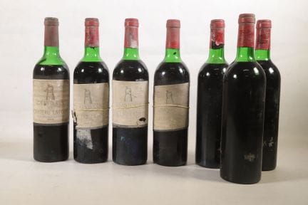 波尔多——7瓶，波亚克，拉图酒庄，一级庄，1975年（其中3瓶的软木塞上可见年份）。 1瓶TLB（+