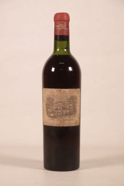 波尔多——1瓶，波亚克，拉菲罗斯柴尔德酒庄，一级庄，1952年。HE（+）。瓶盖略微拱起，略有污渍且