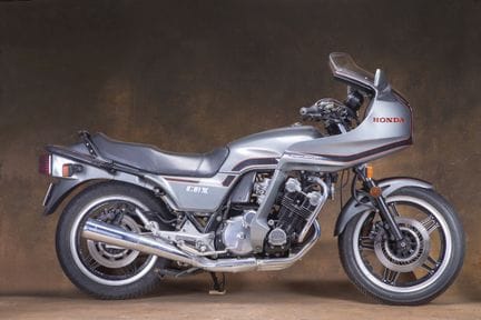 1982 HONDA CBX 1000
•	Carte grise française 
•	Num