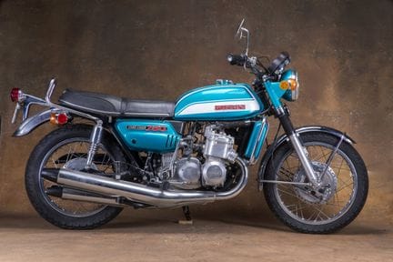 1972 SUZUKI 750 GT
•	Carte grise française de coll
