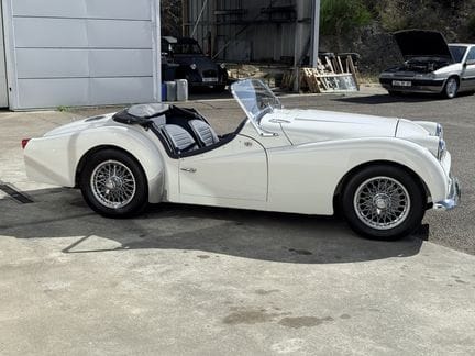 1961 TRIUMPH TR3
Fahrzeugschein: Französischer Old