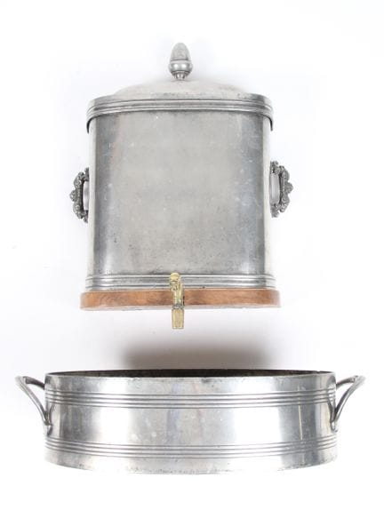 BESANÇON. Wall-mounted fountain with a pewter basi