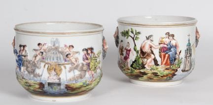 MANUFACTURE DE CAPODIMONTE, Neapel. Ein Paar Porze