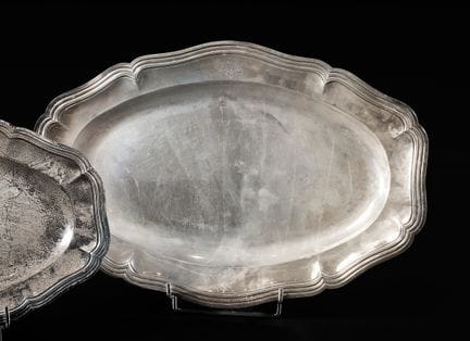 Oval silver platter with pinched contours and ribs