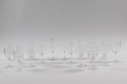 BACCARAT “NANCY” 系列，一套切割水晶玻璃餐具，包括：
8只水杯（高15.5厘米）
7