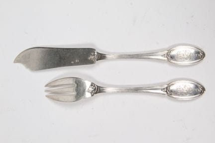 VEINTICUATRO CUBIERTOS DE PESCADO DE PLATA, de 950