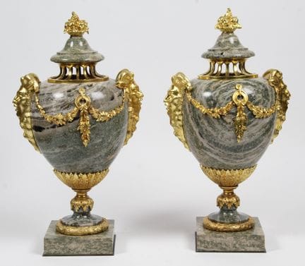 PAR DE JARRONES CASSOLETTES DE MÁRMOL O GRANITO VE