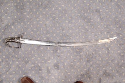 SABRE DE CAVALERIE LEGERE. Poignée (fusée) en cuir
