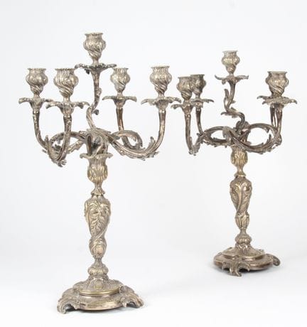 PAIRE DE CAND2LABRES STYLE LOUIS XV EN BRONZE ARGE
