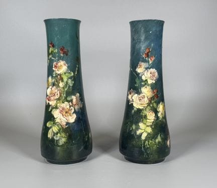 MONTIGNY SUR LOING
Paire de vases à base pansue en