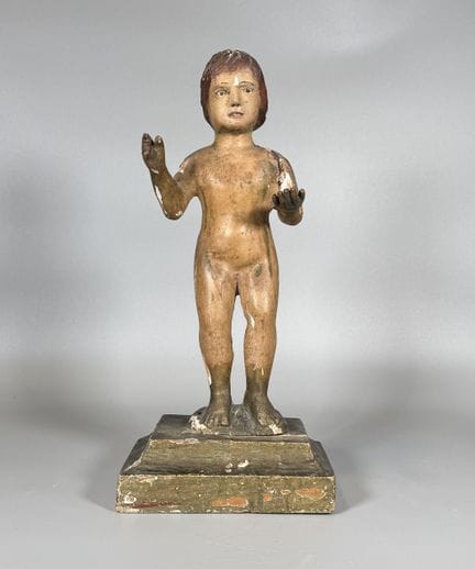 ENFANT JESUS en bois peint. Socle.
Espagne, XVIIIe