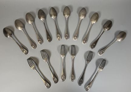 SIX FOURCHETTES ET DIX CUILLERES DE TABLE en argen