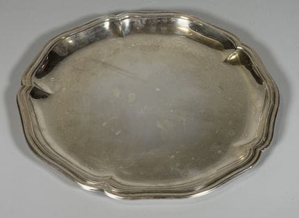 PUIFORCAT
Plat rond en argent à contour mouvementé