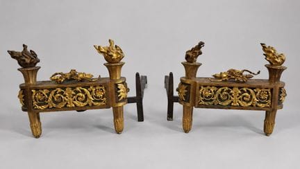 PAIRE DE CHENETS en bronze doré et patiné, la terr