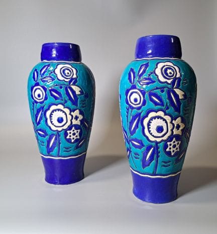 BOCH FRERES KERAMIS
Paire de vases de forme balust