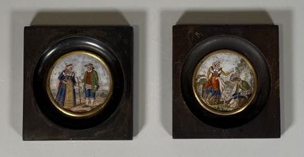 PAIRE DE MINIATURES rondes micromosaiques à décor 