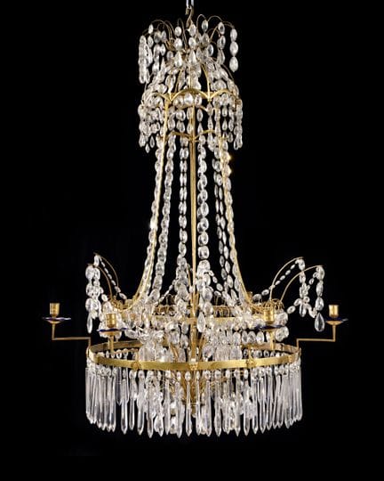 GRANDE LAMPADARIO
In bronzo e ottone dorato, a sei