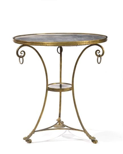 TAVOLINO 
In bronzo dorato con base a treppiede a 
