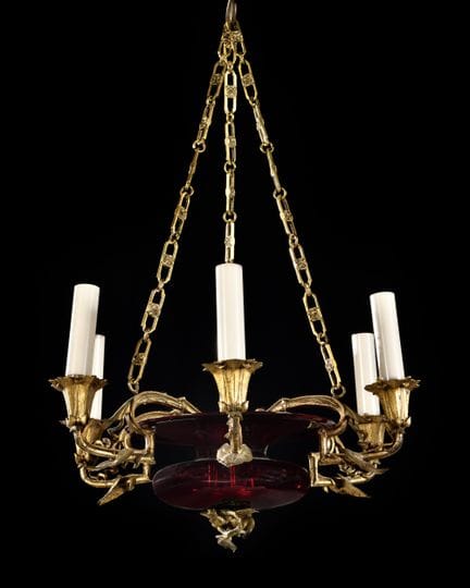 ELEGANTE LAMPADARIO
In vetro colorato di rosso e b