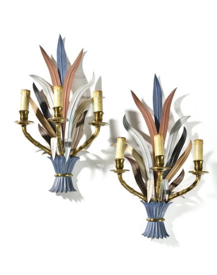 COPPIA DI APPLIQUE 
Modello “fogliame”, a tre luci