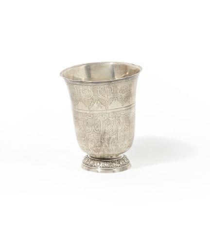 Tulip-shaped silver TIMBALE; the body is engraved 