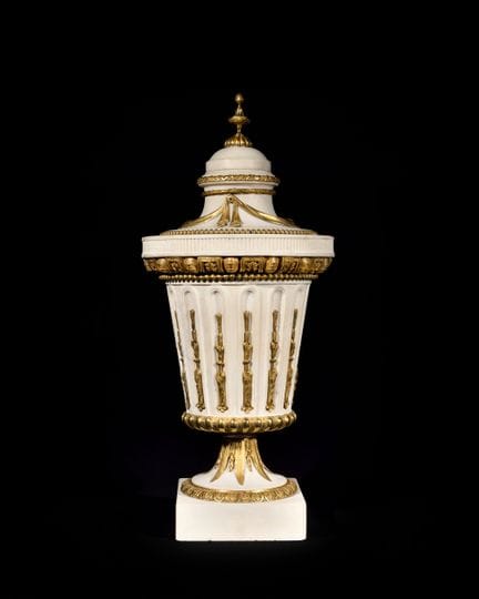 GRANDE vaso a balaustro in marmo bianco rivestito,