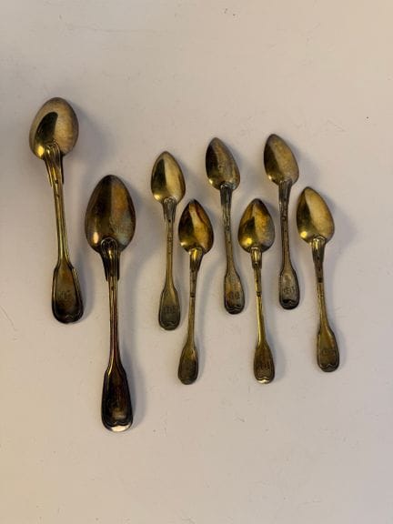 SET consisting of: 
6 vermeil teaspoons, “filets” 