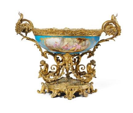 SEVRES 
GRANDE COPPA DA TAVOLA 
In porcellana smal