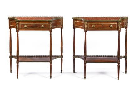 COPPIA DI CONSOLE
Di forma svasata, in mogano e im