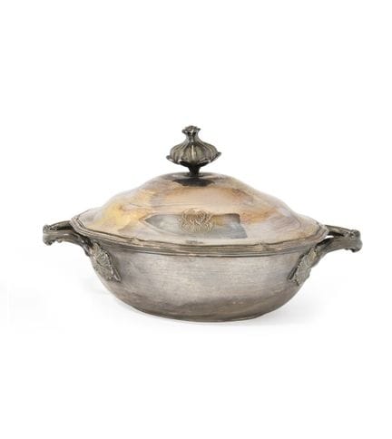 Silver-plated vegetable dish, circular in shape, w