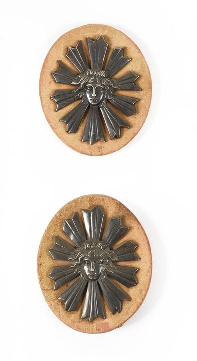 BELLE ET RARE PAIRE DE MOTIFS DE SCHABRAQUE d'Offi