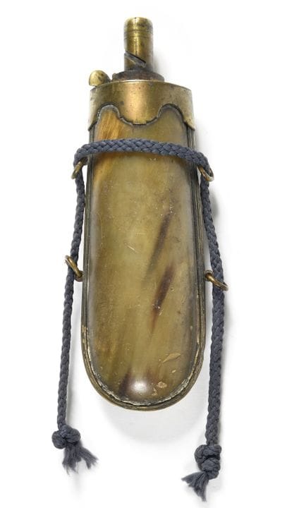 Poire à poudre à quatre anneaux de suspente, en co