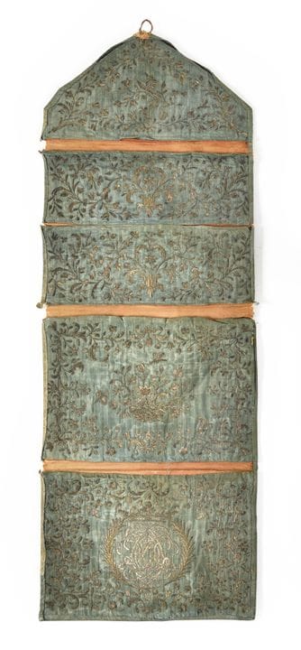 POCHETTE a quatre compartiments en soie verte à dé