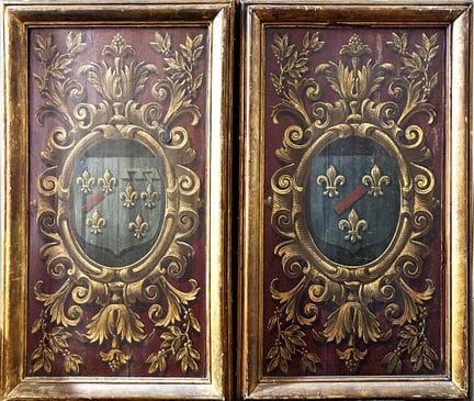 HÉRALDIQUE ROYALE.
Paire de panneaux aux armes de 