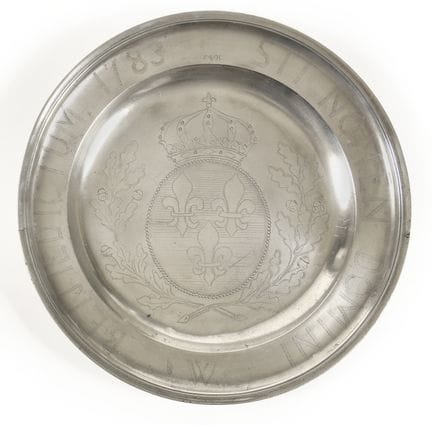 PLAT D’OFFRANDE DE PAIN BÉNI EN ÉTAIN.
Diamètre 42