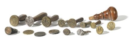 Réunion de QUINZE MATRICES ET CACHETS DE CIRE. 
Qu