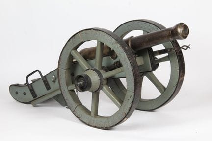 CANON DE FÊTE.
Fût en fonte de fer, à deux anneaux