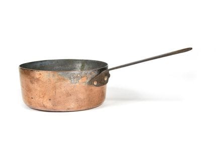 CASSEROLE EN CUIVRE étamé frappée « GW » sous cour