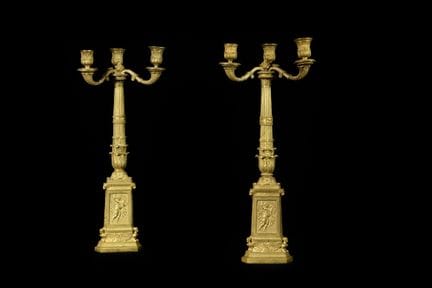 PAIRE DE CANDELABRES à trois bras de lumières, en 