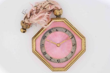 MONTRE ART DECO 
Octogonale
Dim: 6 x 6 cm
Graver s