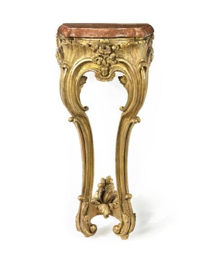 CONSOLA de madera moldeada, tallada y dorada, con 