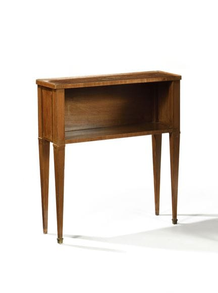 PEQUEÑA CONSOLA INFANTIL,
De forma rectangular, fa