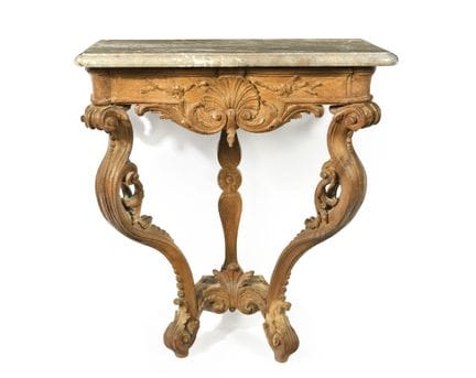 CONSOLA DE PARED
De roble, con molduras y tallas, 