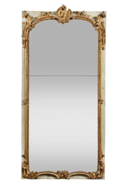 TRUMEAU
De madera moldeada, tallada, dorada y laca